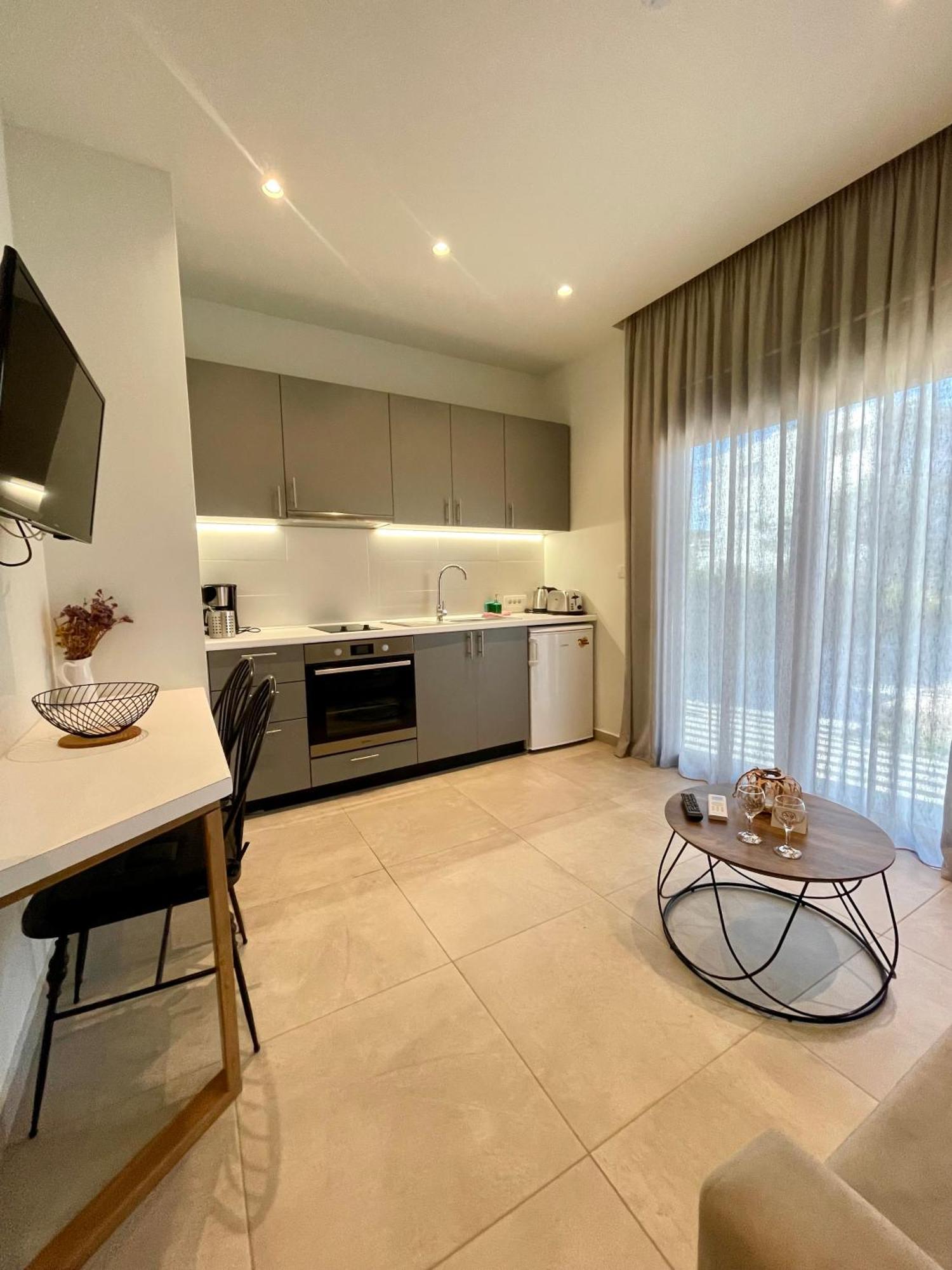 Kipos Suites & Apartments (Adults Only) ゲンナジー 部屋 写真